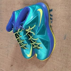 Nike Lebron 10 X Elite Miami Dade Turqoise Green Volt  Sz 7Y (a.k.a 8.5-9 women)